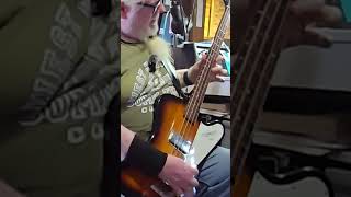 Trilling fun #sweetwater #bass #guitar #mxr #ampeg #epiphone #analogchorus #thunderbird #micro-cl