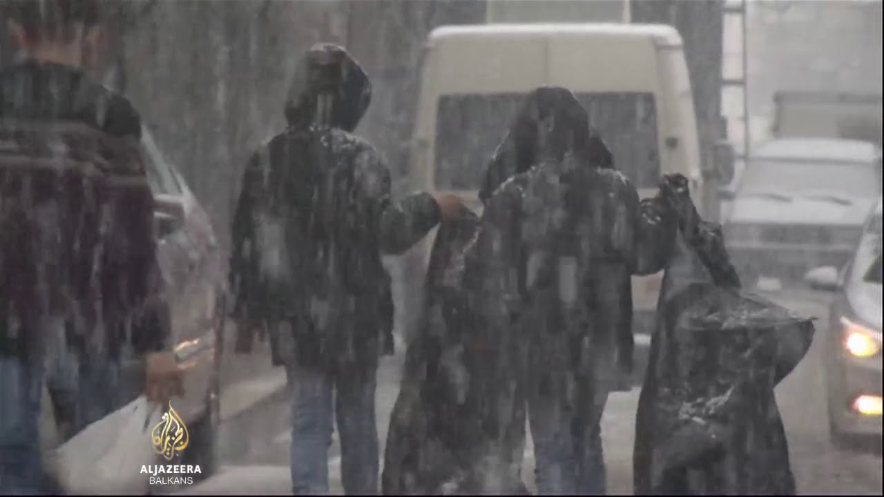يستبدل أطفال اللاجئين المدرسة بالشارع