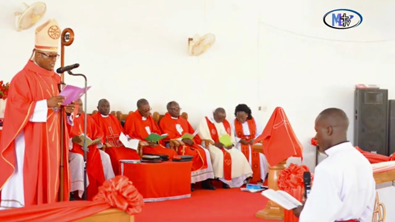 TUKIO LA KIHISTORIA WACHUNGAJI WALIVYO BARIKIWA NA MAASKOFU  WA DAYOSISI PACHA WA UTATU MTAKATIFU