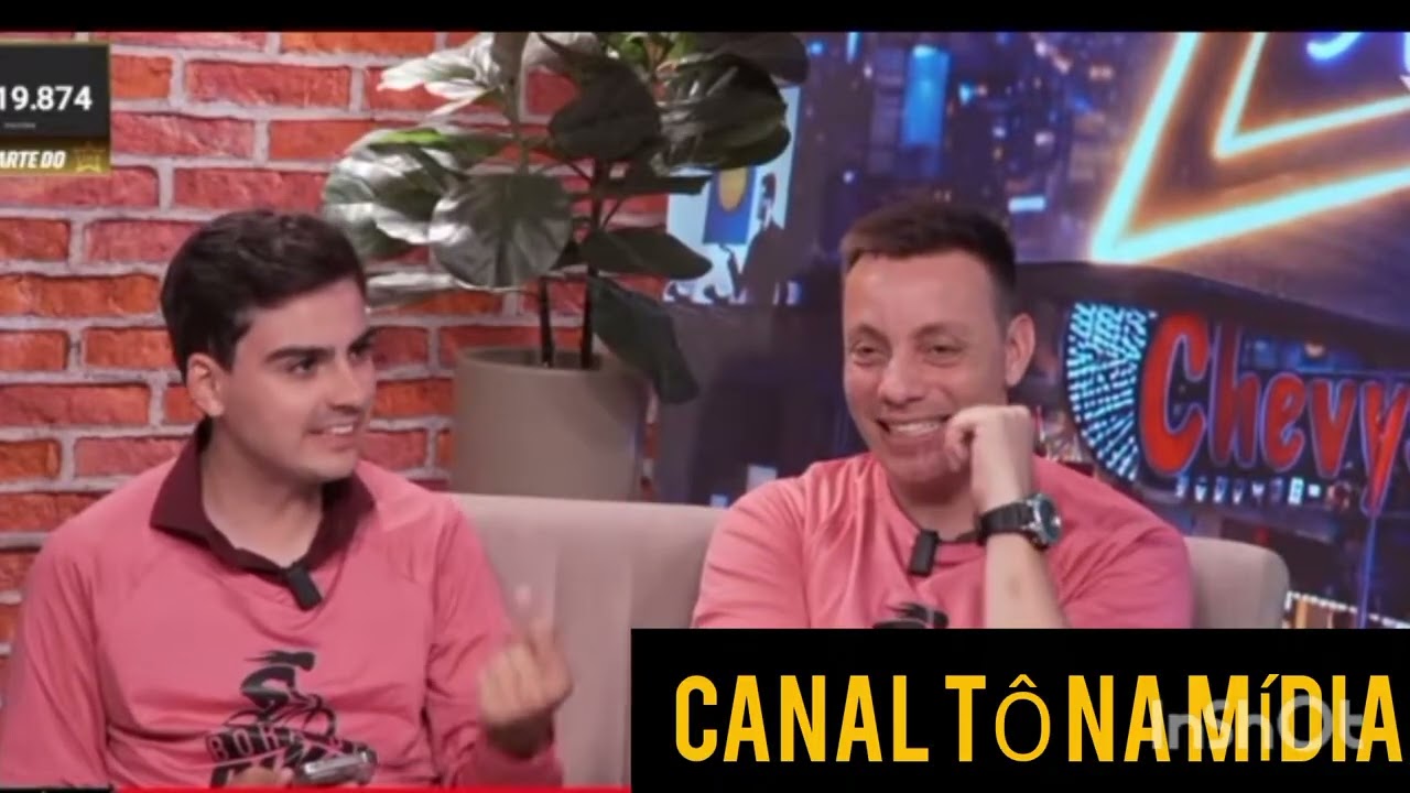 DUDU CAMARGO SE DIVERTE LENDO E RESPONDENDO OS COMENTÁRIOS DOS FÃS DURANTE PODCAST