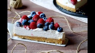 Torta Fredda al Mascarpone e Frutti di Bosco Torta Fredda al Mascarpone e Frutti di Bosco