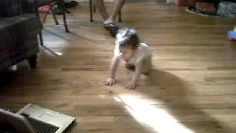 Bello bebe bailando