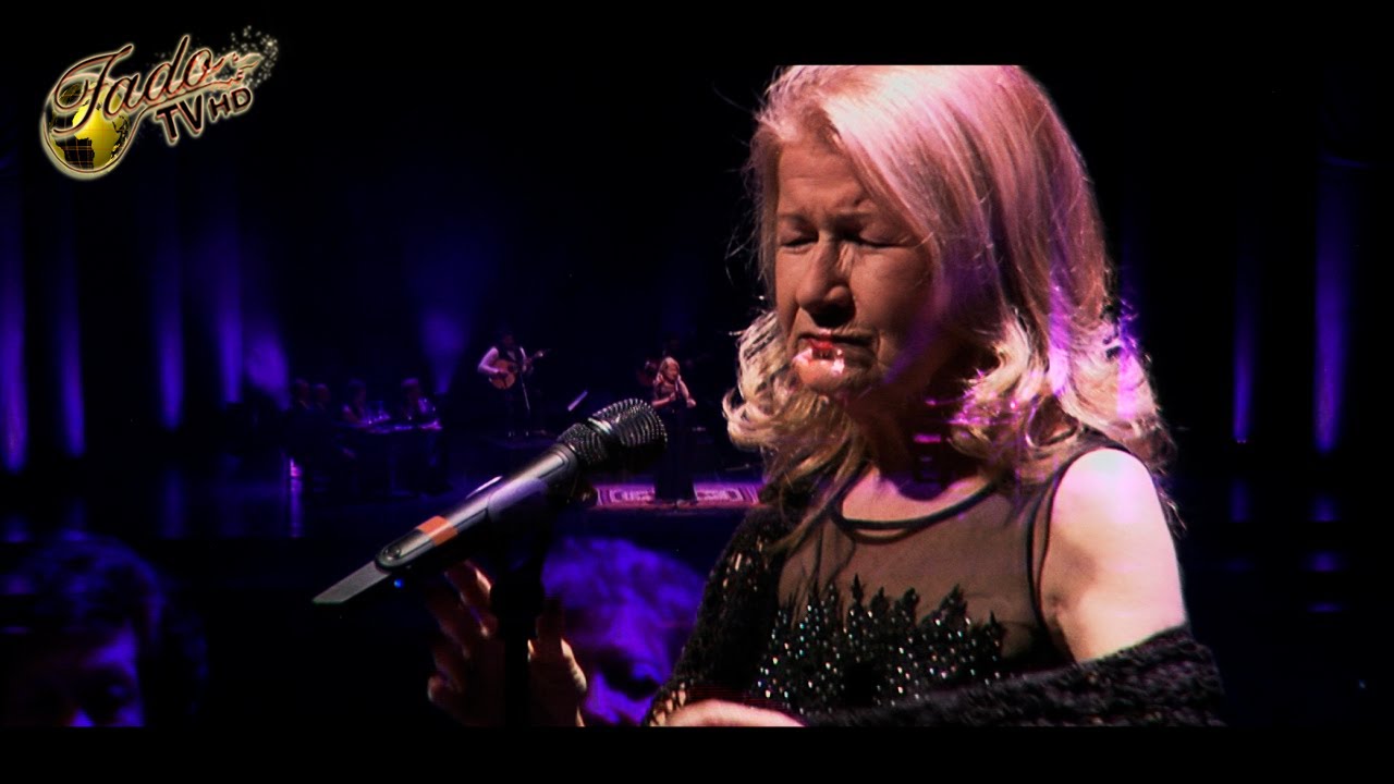 MARIA DA NAZARÉ  ao vivo com o fado 