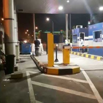 Viral! Video Mobil Ngebut di Pintu Tol Otomatis