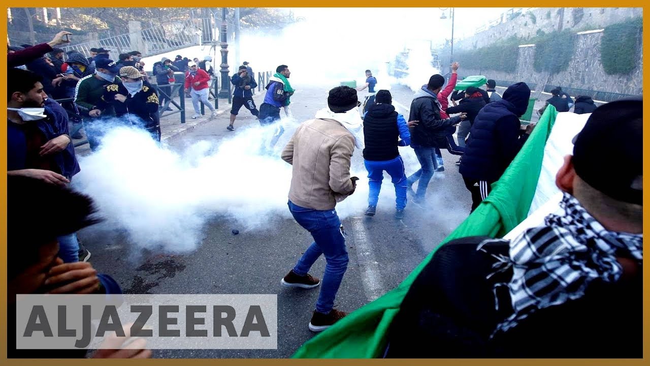 🇩🇿 تجدد الاحتجاجات في الجزائر مع استعداد المرشحين لتقديم عروضهم | الجزيرة الإنجليزية
