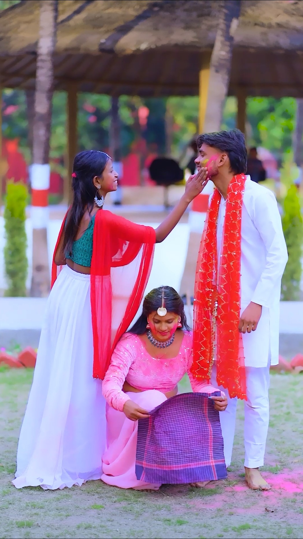 Teri chikni chikni kamar h 17 sal umar h