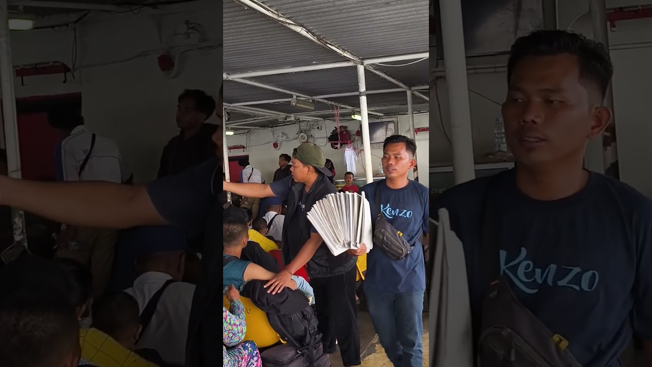 Pengamen di KMP Kota Muna Kolaka 