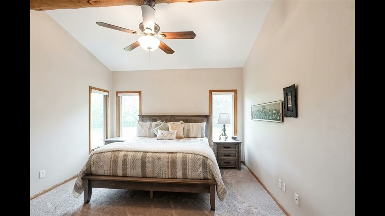 1 Acre + Dream Hobby Room! 