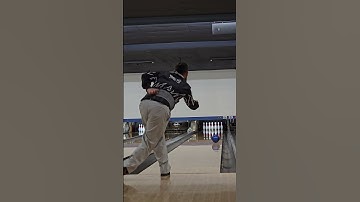 One hand no thumb Ernie McCracken attacking the pins all night at league #hammerbowling #blackwidow