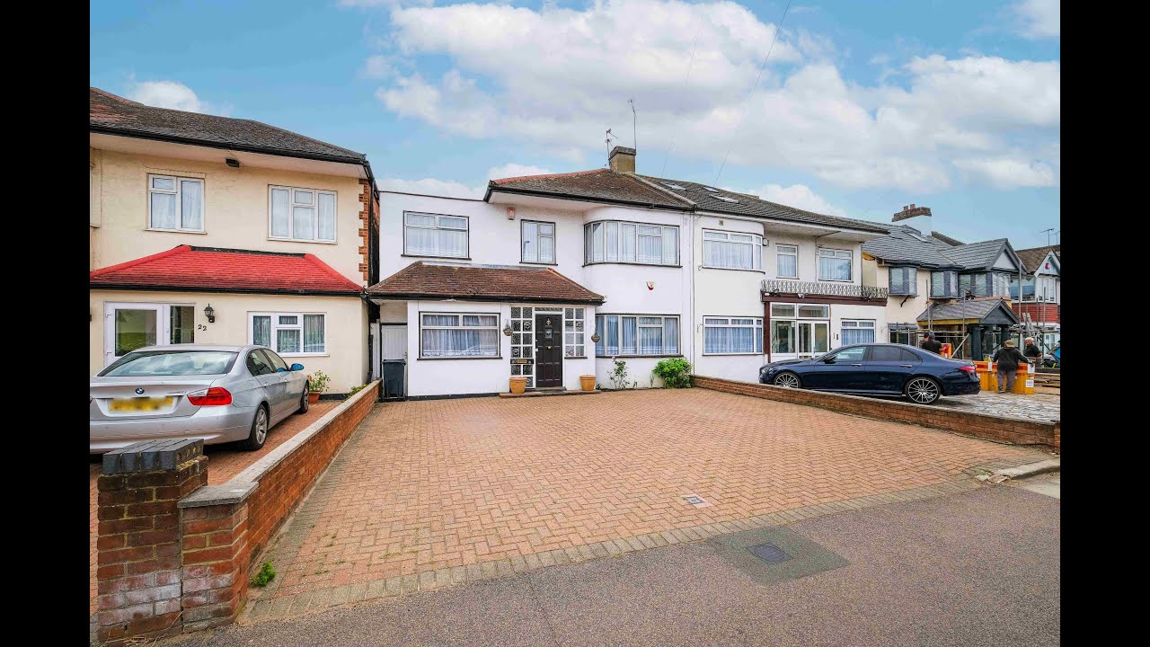 Clayhall Avenue, Clayhall, Ilford, Essex, IG5. YouTube