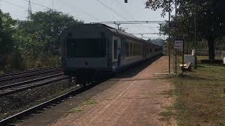 Konkan Railway: 12051 CSMT-MAO Janshatabdi Exp hauled by PUNE WDP4D departing from Kankavali Station