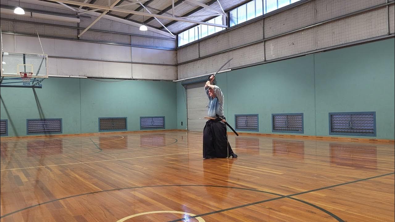 Hoki Ryu Iaijutsu (Japanese sword drawing techniques) Solo Practise