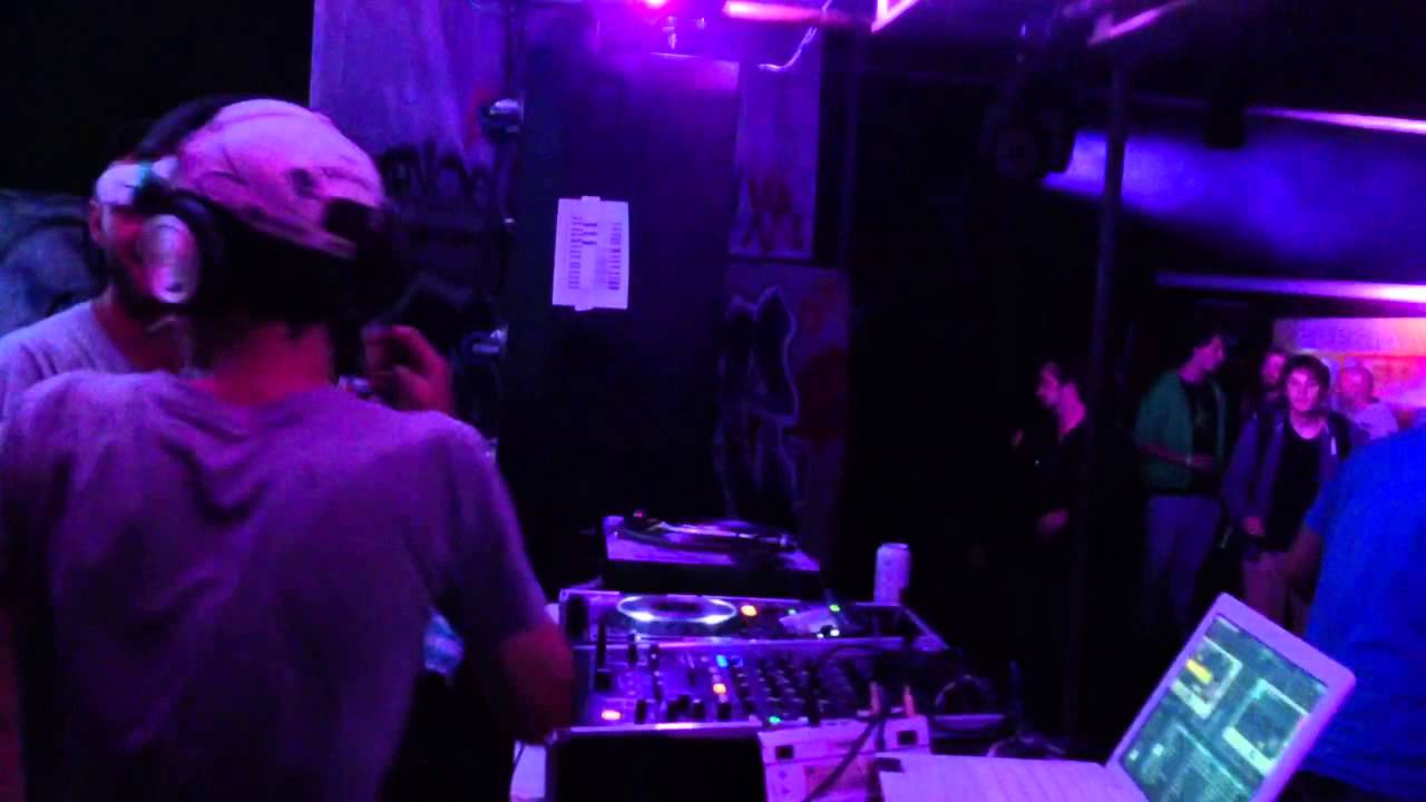 PsychoCes lost Ayetoooh af @ Vogelpop 2013