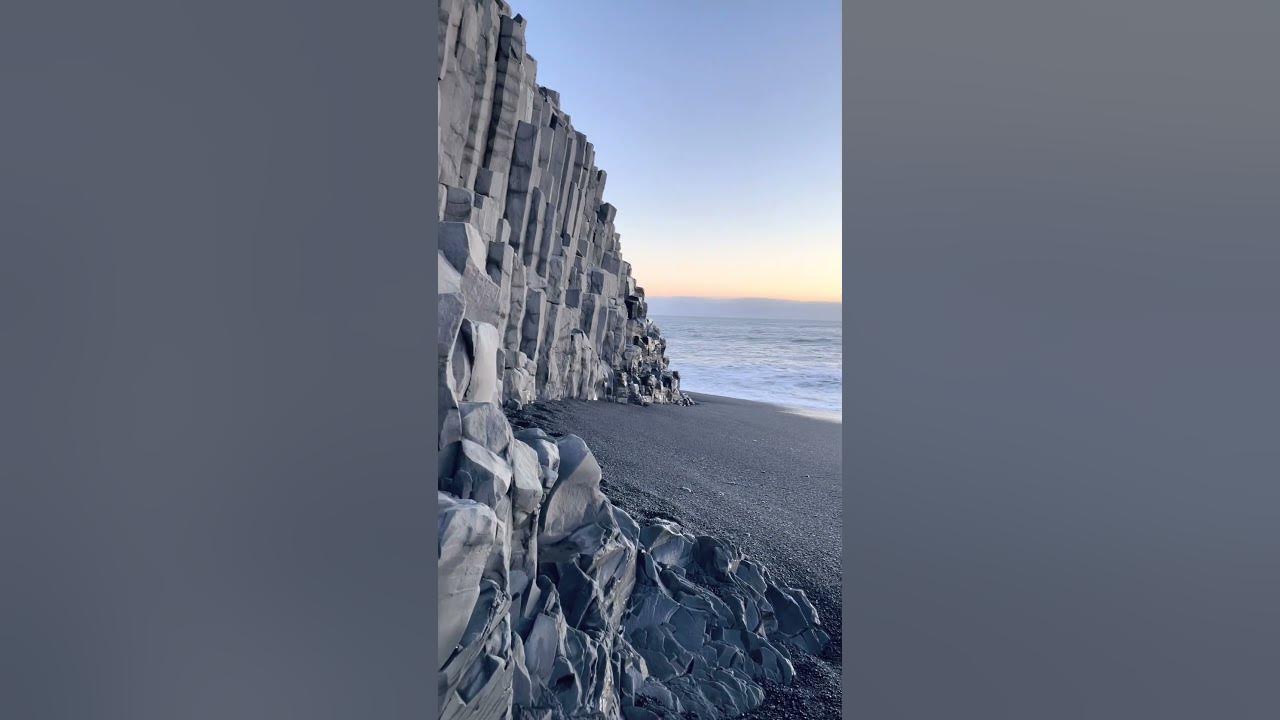 Sunset by one of Iceland's most beautiful black sand beaches, Reynisfjara 🌅🌊