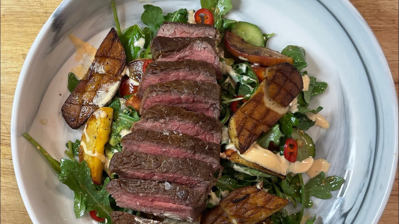 California ☀️ Steak Salad thats will fill you up and make you feel great!
