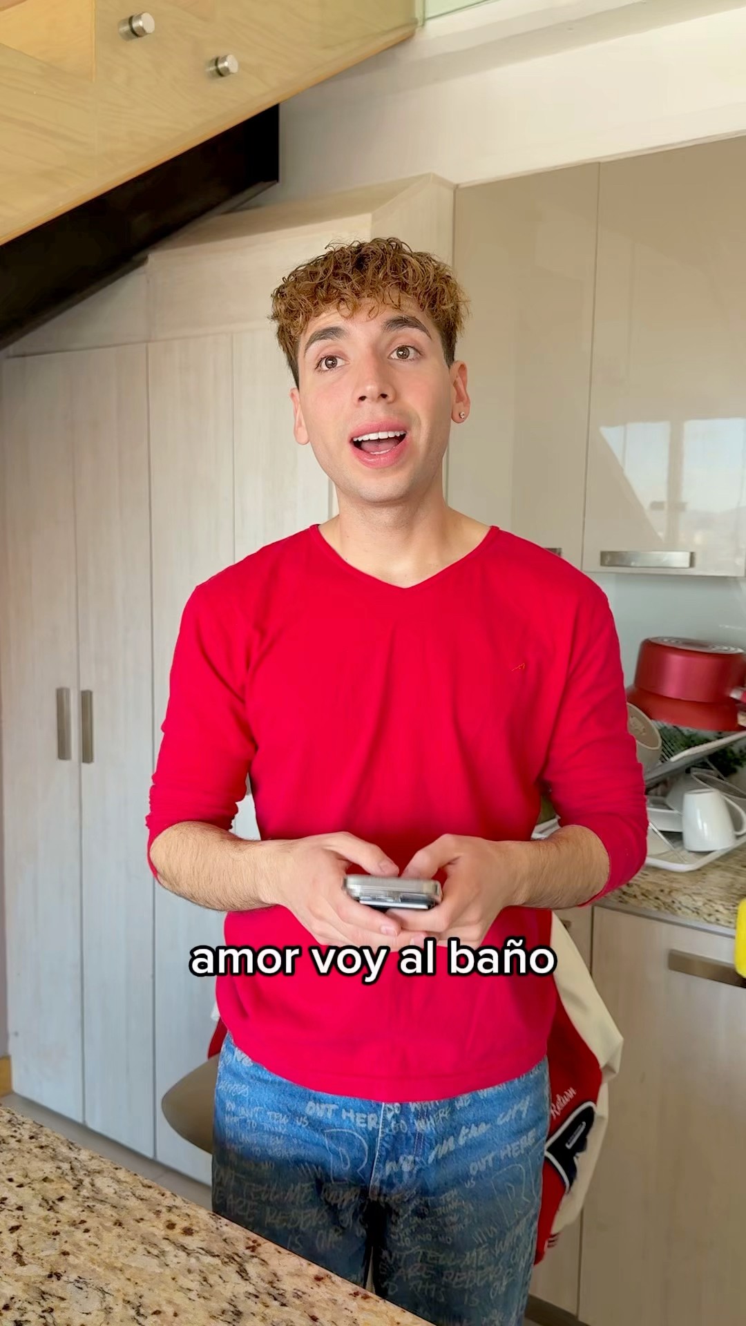Eso le pasa por desconfiada ???