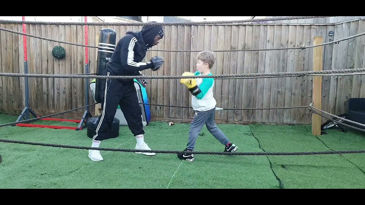 Oneface Mapacha  - MUAY THAI BOXING FITNESS AND ACROBATICS TRAINING TIME AT HOME GYM 