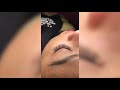 Creando la bella imagen con extensiones técnica volumen ruso y uñas esculpidas en gel francesa
