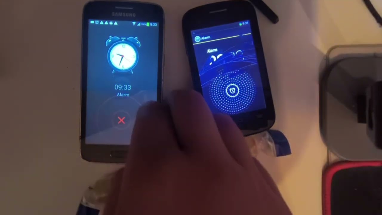 Double Android 4.2.2 Jelly Bean Ringing Alarm (Samsung Galaxy Core 2 & Orange Yomi) with jelly beans