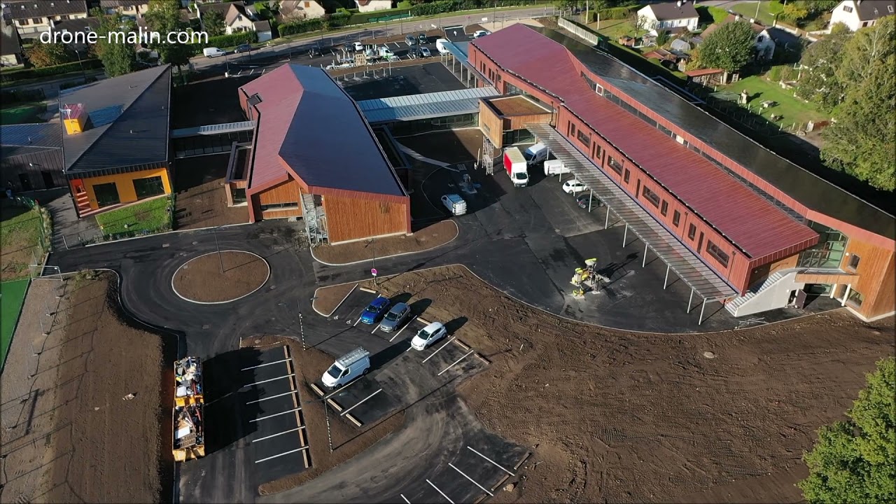 Ecole à Evreux dans l'Eure en Normandie en vue aérienne par drone