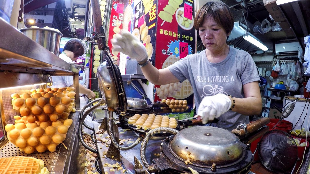 Hong Kong Night Walk in Mong Kok. Markets, Street Food, Musicians, Magicians and More