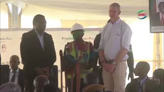 Download Lagu President Hakainde Hichilema receives a very warm welcome in Solwezi MP3 Download Lagu President Hakainde Hichilema receives a very warm welcome in Solwezi MP3