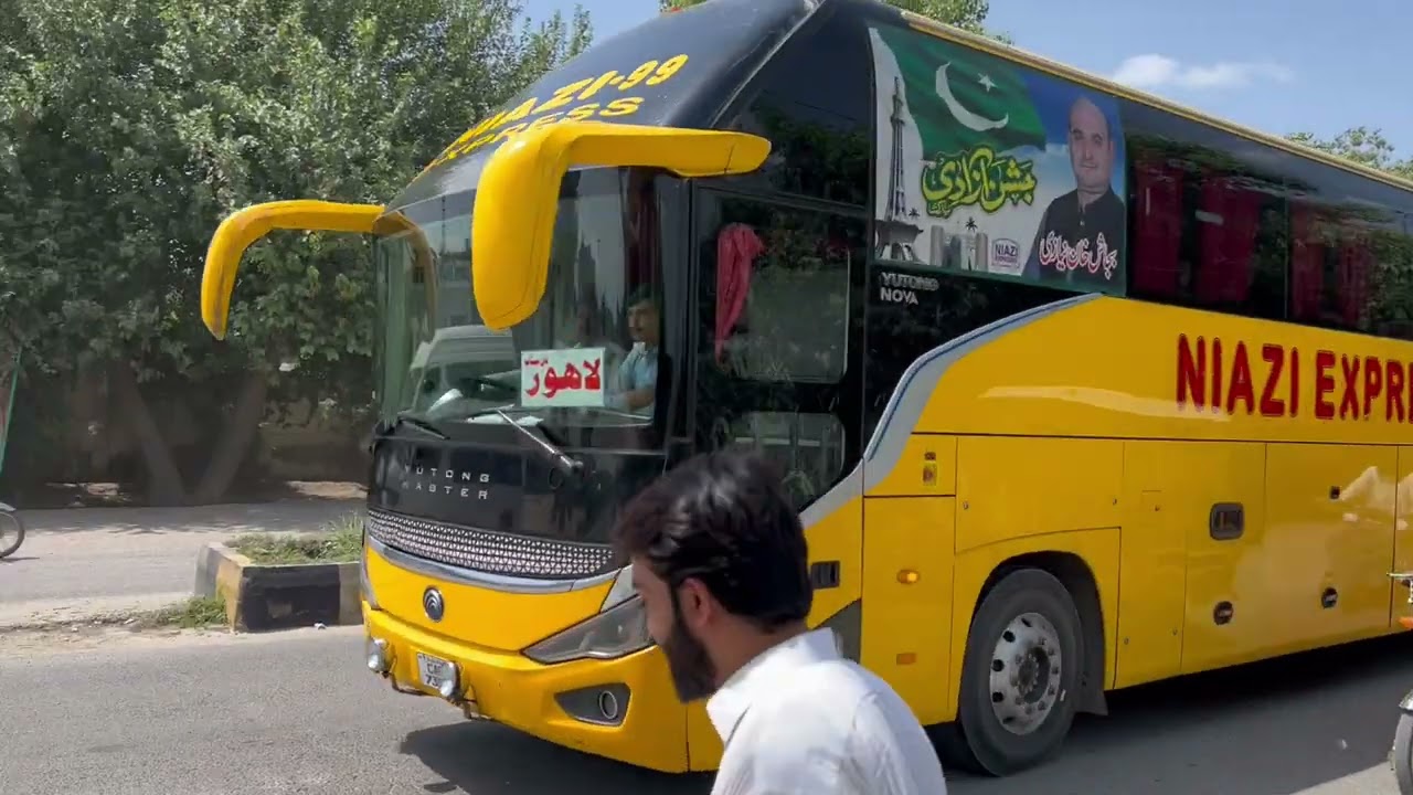 Niazi Express Bus at Darya khan Road Bhakkar | Bhakkar the beauty of thal | Buses of Pakistan