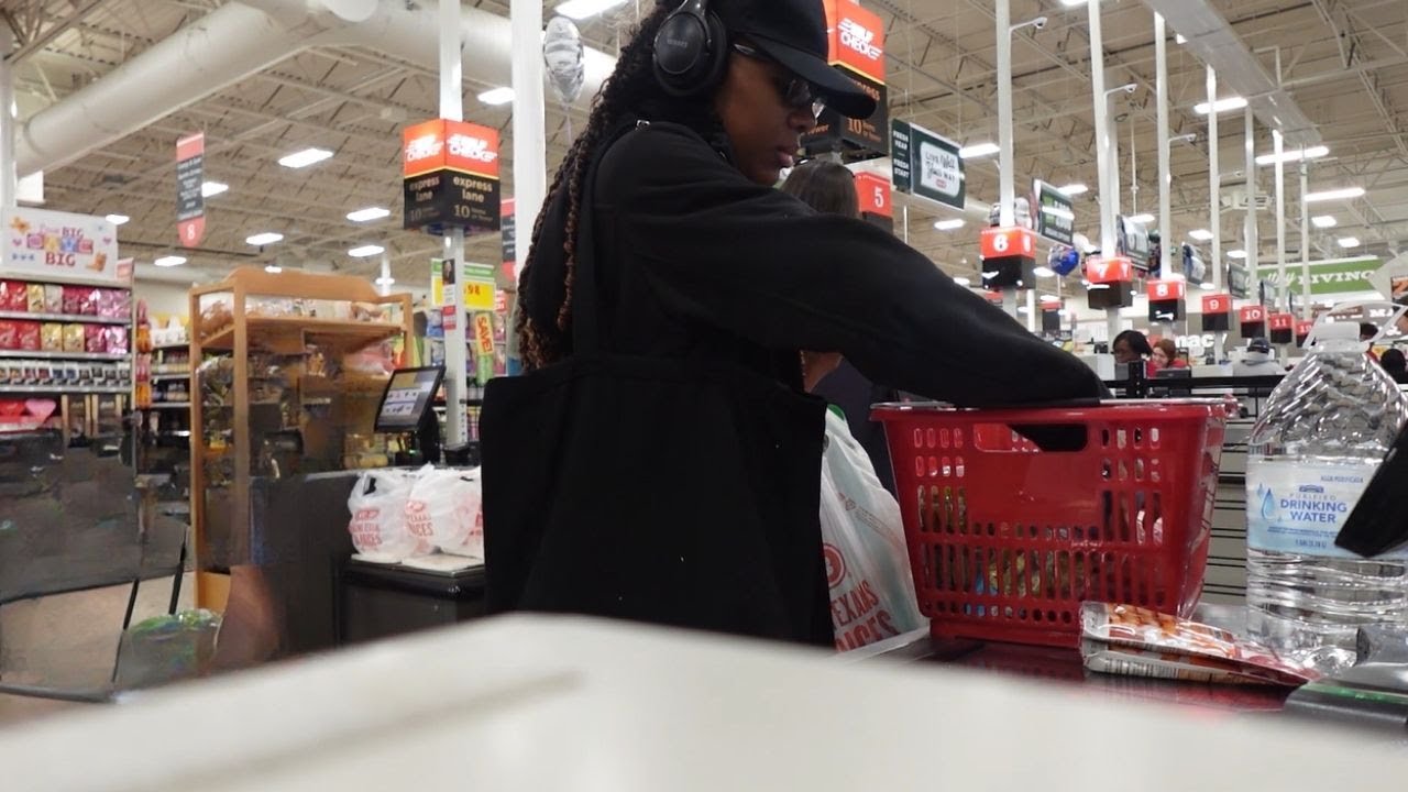 Жизнь в фургоне: поход за продуктами, новая кружка и ремонт потолочных светильников.