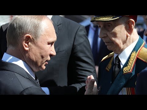 Russia: Putin Shields WWII Veteran From Security Officers After Moscow Parade