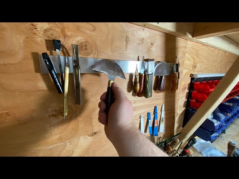 Magnetic knife bar organization for leather tools