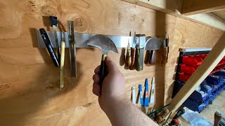 Magnetic knife bar organization for leather tools