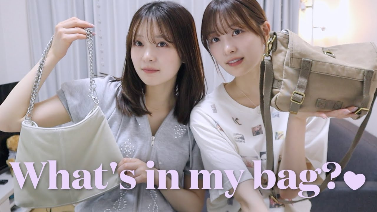 What's in my bag?】Here's what's inside our twin bags👜♥ - YouTube