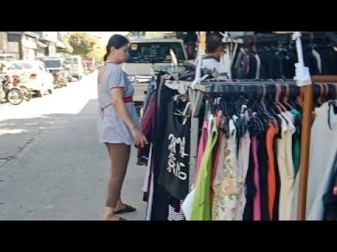 Tara sa ukay ukay mag shopping para makatipid sa budjet .