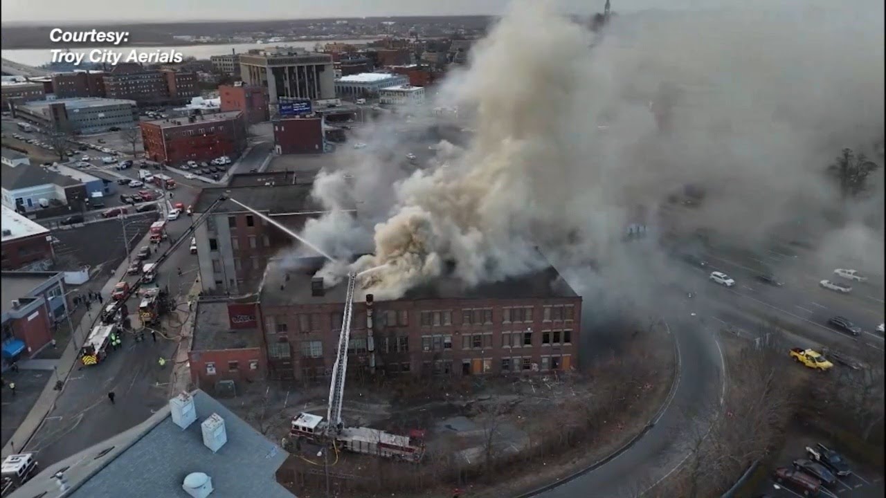 Videos show fire at vacant building in Fall River - YouTube