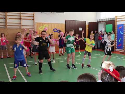 3.c farsang Dabasi Kossuth Lajos Általános Iskola - Focisták és pompom lányok.