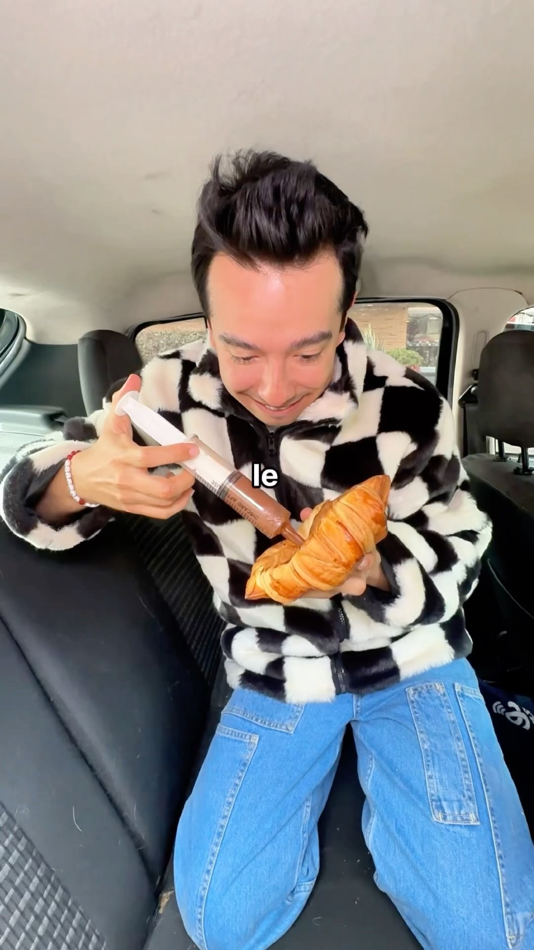 Le Robé el Croissant a mi Hermana @AmaraQueLinda ?