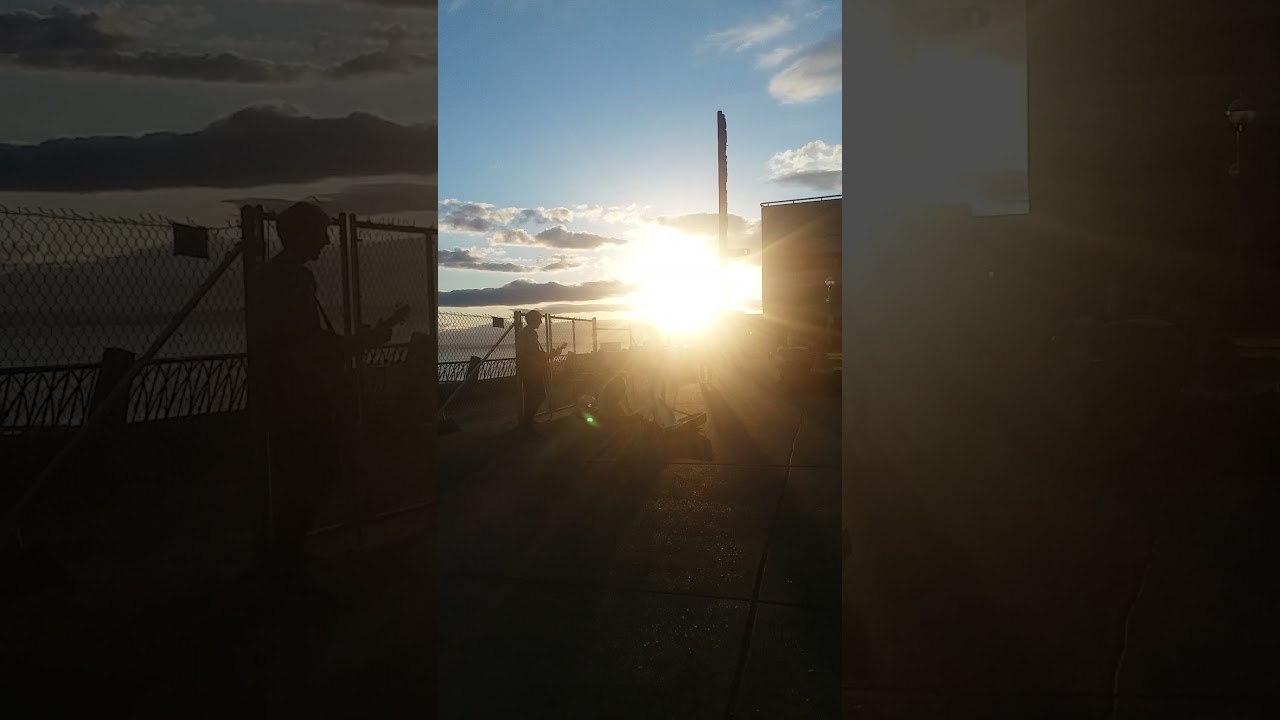 Seattle water front Parkside street performers  made friends