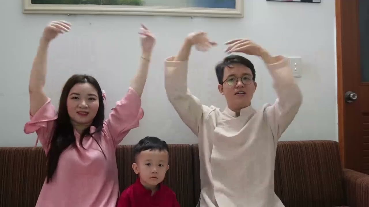 Tiệc tất niên năm 2026 cháu nhà bà 5