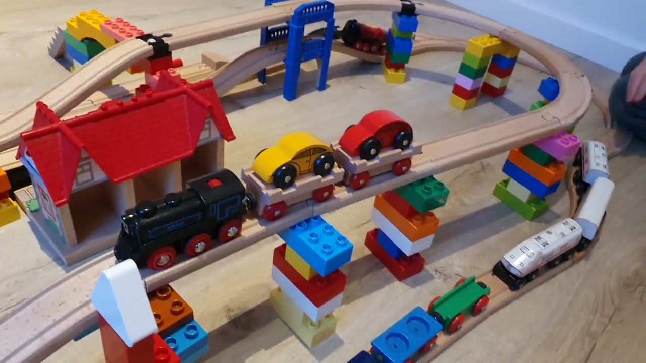 Spaß auf Schienen: Stau bei der Holzeisenbahn | Autozug, Brücken, elektrische Lok, Schienen, Züge 🚂🚅