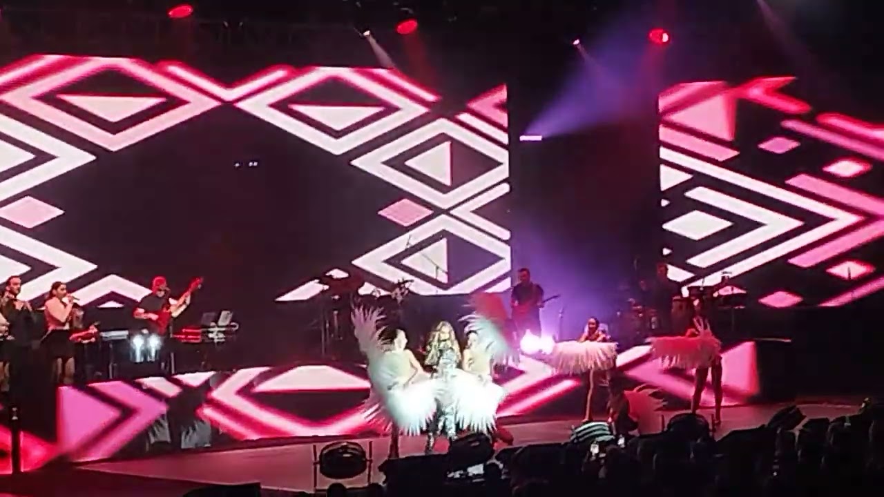 Hadise - Prenses (İstanbul Kongre Merkezi - Harbiye Oditoryumu (10.02.2024)