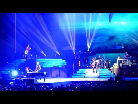 guns-n'-roses---november-rain-(live)-at-ford-field-in-detroit,-mi-on-06.23.16