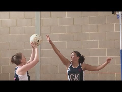 Videó: Különbség A Kosárlabda és A Netball Között