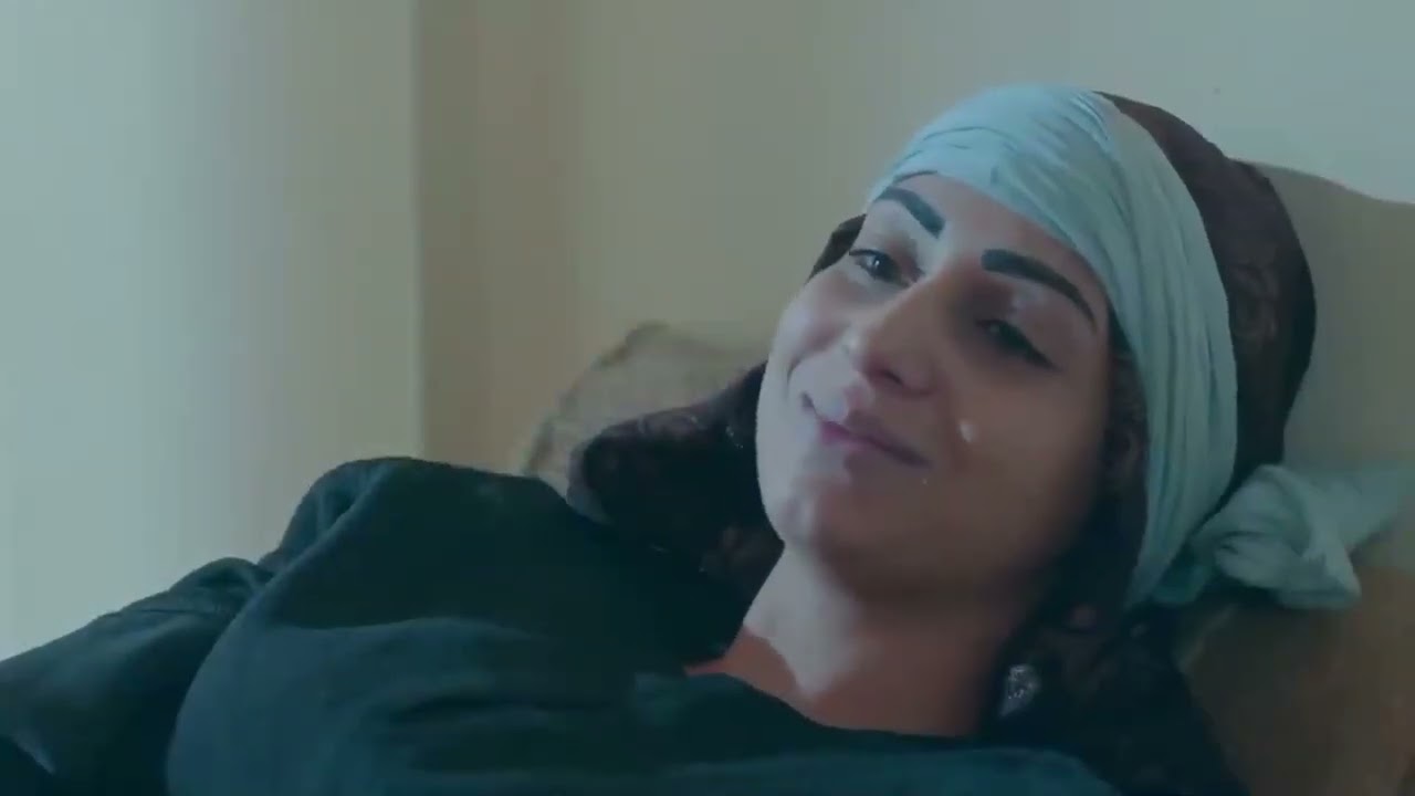 قاضي الأسلام أبو بكر الأنصاري يكمل قصتة للطبيب اليهودي في معرفتة بزوجتة حتى وفاتها هي وأبنائة