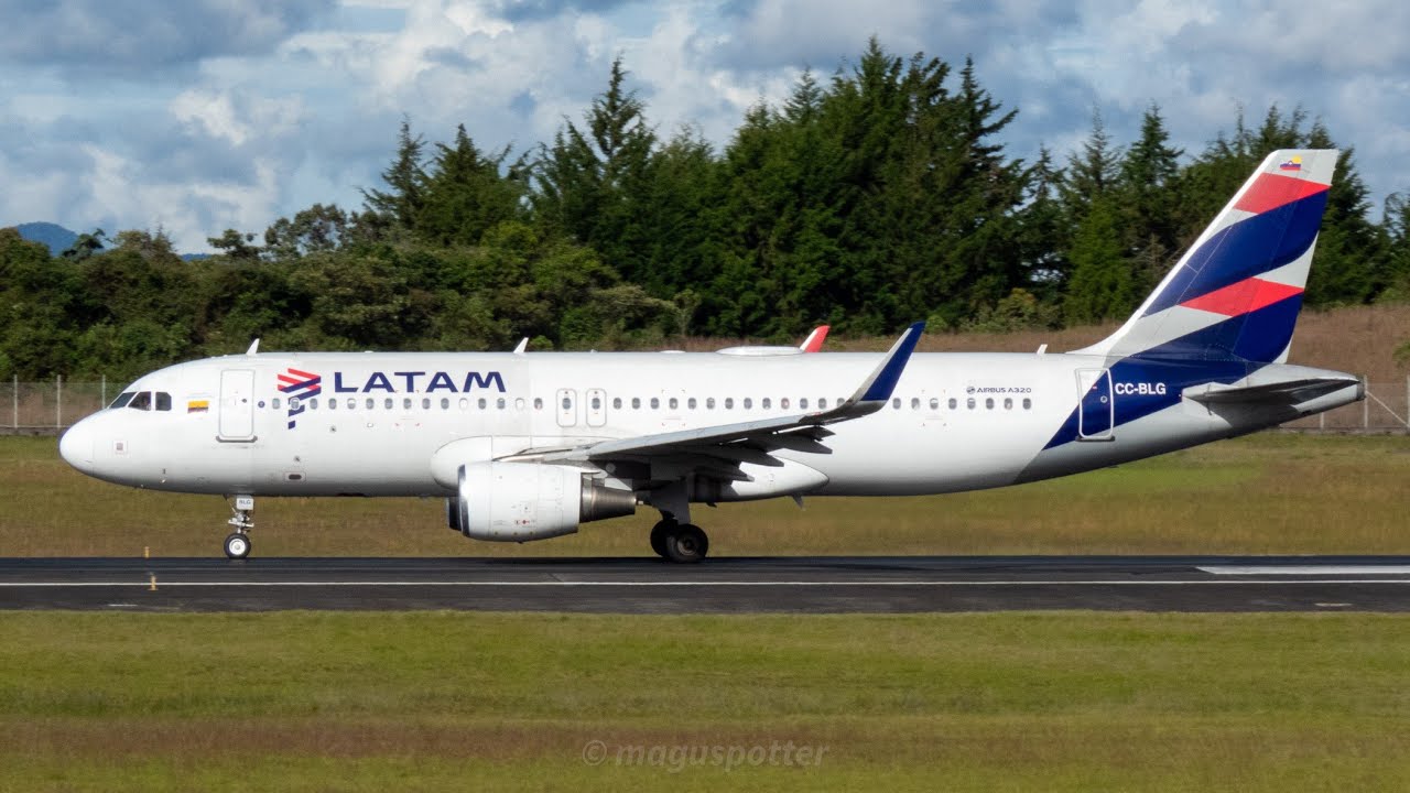 LATAM Colombia LA4011 / Airbus A320 CC-BFH / Landing at ElDorado Intl Airport - Colombia