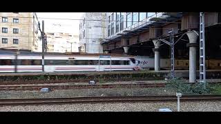 Renfe Civia saliendo de Oviedo a Gijón