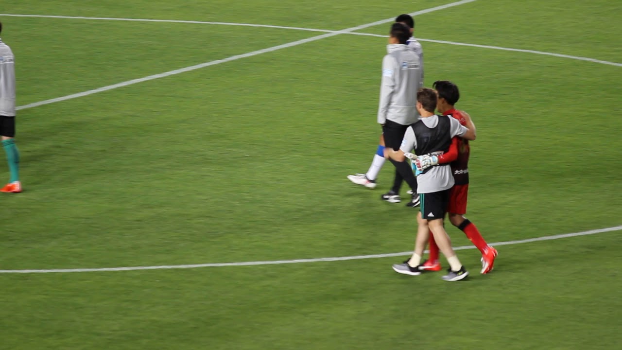 試合後に清水 勇人主審にブーイング 高崎選手握手拒否 Youtube 試合後に清水 勇人主審にブーイング 高崎選手握手拒否 Youtube