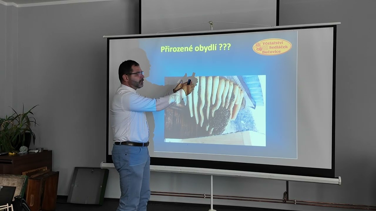 148/26 Včelař - stolař ... přirozené obydlí ...