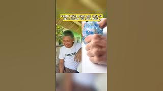 Do you have friends like this? When they laugh, they like to hit you.