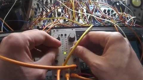 Mutable Instruments Plaits 5/30 : Vowel and speech synthesis drone