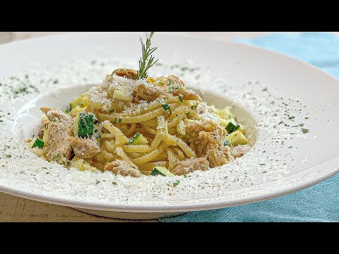 【鶏もも肉の白ワインラグーソース スパゲッティ】じっくり煮込んだ鶏の旨味がたまらない【パスタ】【1人晩酌】